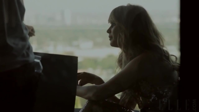 Behind_the_Scenes_Elle_Photoshoot_28December_201229__2829629.jpg