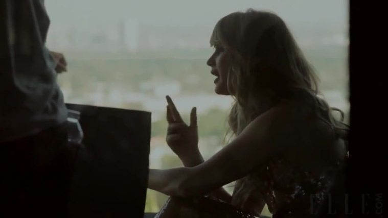 Behind_the_Scenes_Elle_Photoshoot_28December_201229__2829829.jpg
