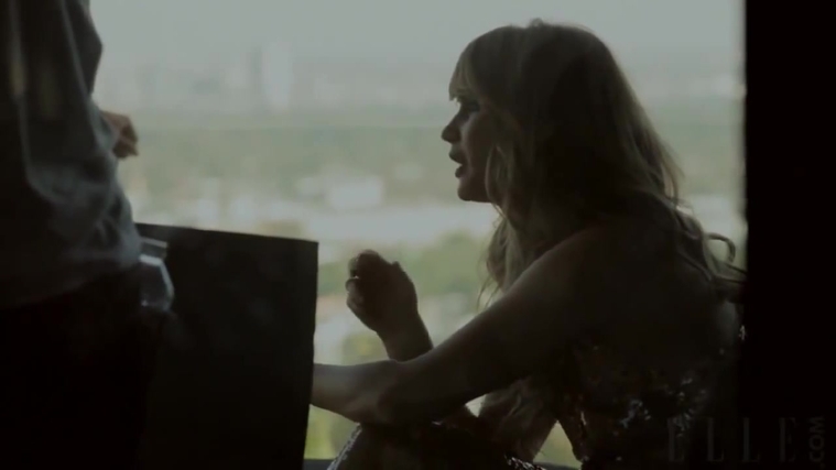Behind_the_Scenes_Elle_Photoshoot_28December_201229__2829929.jpg