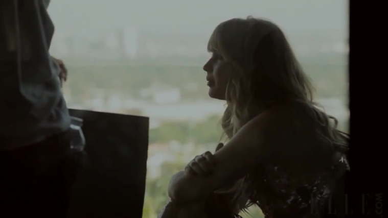 Behind_the_Scenes_Elle_Photoshoot_28December_201229__2830529.jpg