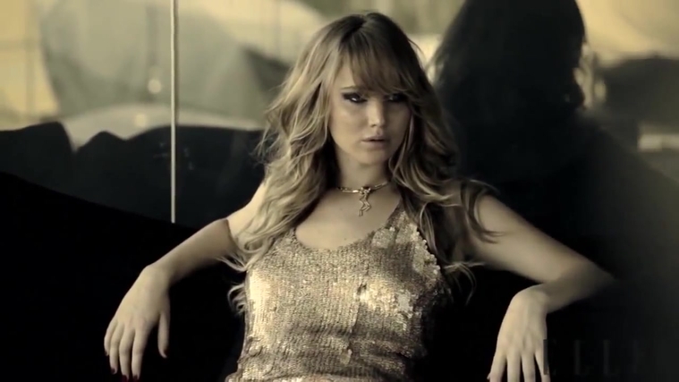 Behind_the_Scenes_Elle_Photoshoot_28December_201229__2835829.jpg