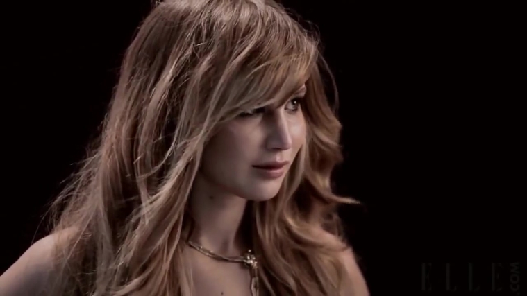 Behind_the_Scenes_Elle_Photoshoot_28December_201229__2842029.jpg