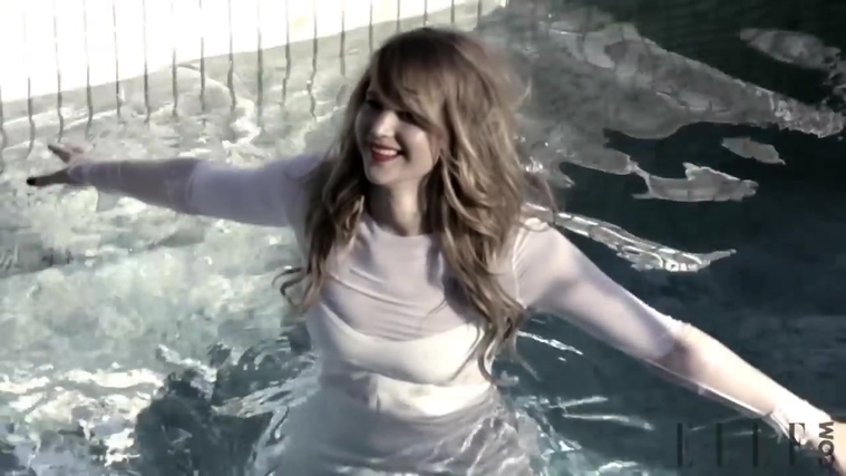 Behind_the_Scenes_Elle_Photoshoot_28December_201229__2857129.jpg