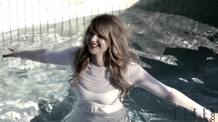 Behind_the_Scenes_Elle_Photoshoot_28December_201229__2857229.jpg