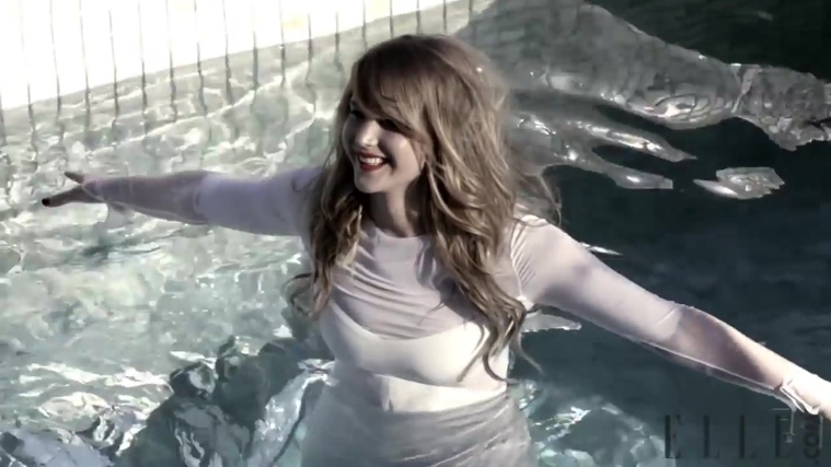Behind_the_Scenes_Elle_Photoshoot_28December_201229__2857529.jpg