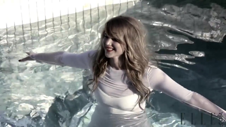 Behind_the_Scenes_Elle_Photoshoot_28December_201229__2857629.jpg