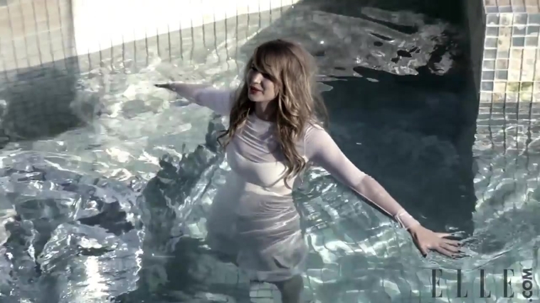 Behind_the_Scenes_Elle_Photoshoot_28December_201229__2858029.jpg