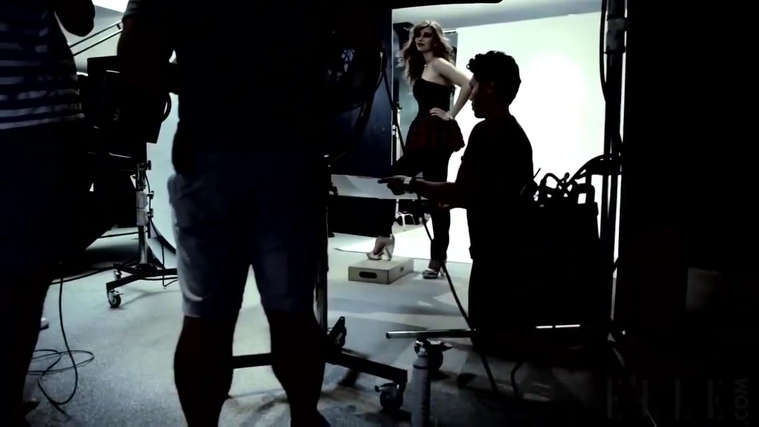 Behind_the_Scenes_Elle_Photoshoot_28December_201229__286929.jpg