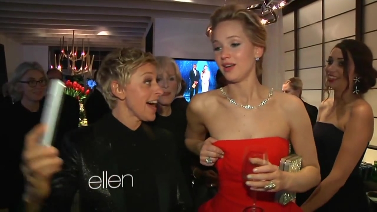 Behind_the_Scenes_at_the_Oscars_2812529.jpg