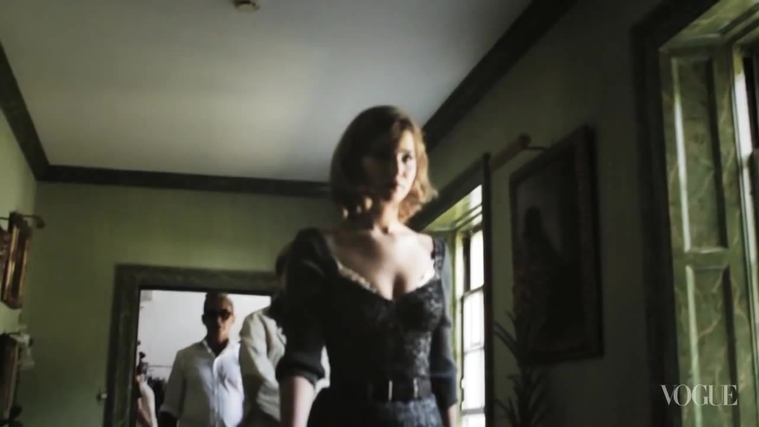 Behind_the_Scenes_with_Jennifer_Lawrence_on_Her_Cover_Shoot_-_Vogue_Diaries_038.jpg