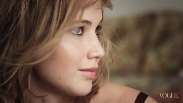 Behind_the_Scenes_with_Jennifer_Lawrence_on_Her_Cover_Shoot_-_Vogue_Diaries_066.jpg