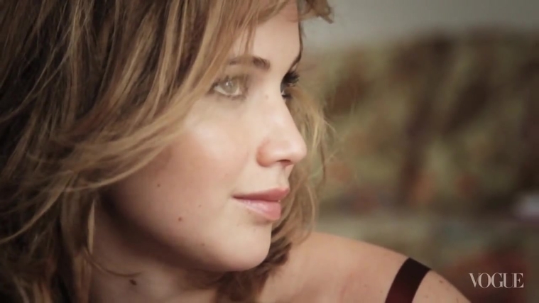 Behind_the_Scenes_with_Jennifer_Lawrence_on_Her_Cover_Shoot_-_Vogue_Diaries_070.jpg