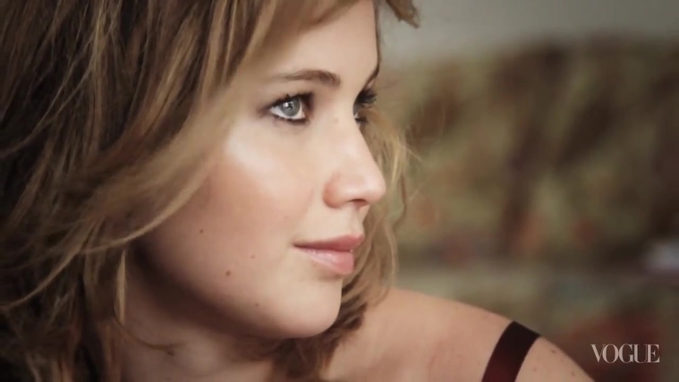 Behind_the_Scenes_with_Jennifer_Lawrence_on_Her_Cover_Shoot_-_Vogue_Diaries_071.jpg