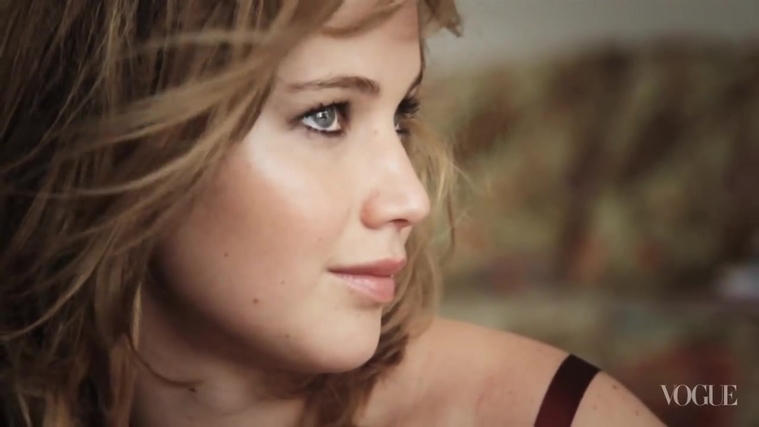 Behind_the_Scenes_with_Jennifer_Lawrence_on_Her_Cover_Shoot_-_Vogue_Diaries_072.jpg
