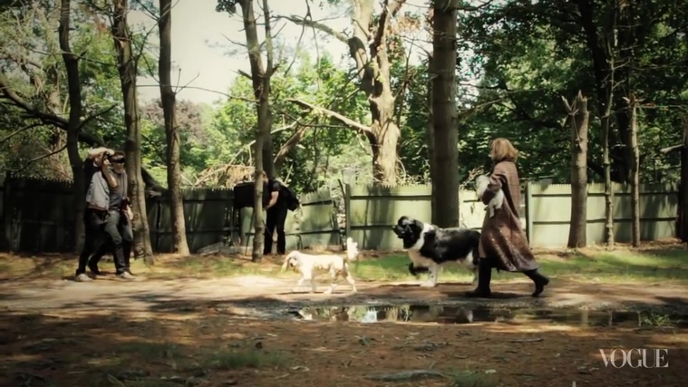 Behind_the_Scenes_with_Jennifer_Lawrence_on_Her_Cover_Shoot_-_Vogue_Diaries_103.jpg
