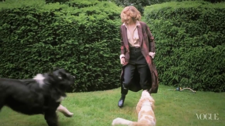 Behind_the_Scenes_with_Jennifer_Lawrence_on_Her_Cover_Shoot_-_Vogue_Diaries_123.jpg