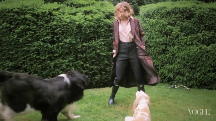 Behind_the_Scenes_with_Jennifer_Lawrence_on_Her_Cover_Shoot_-_Vogue_Diaries_124.jpg