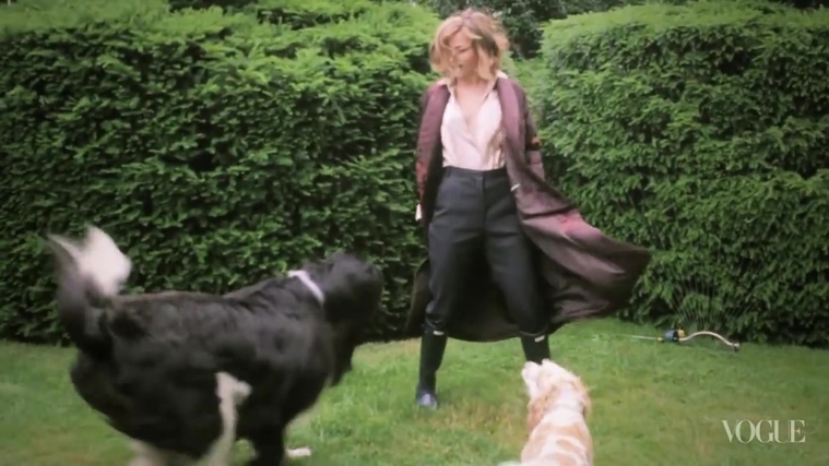 Behind_the_Scenes_with_Jennifer_Lawrence_on_Her_Cover_Shoot_-_Vogue_Diaries_125.jpg