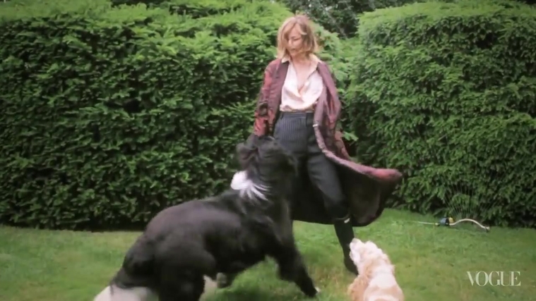 Behind_the_Scenes_with_Jennifer_Lawrence_on_Her_Cover_Shoot_-_Vogue_Diaries_127.jpg