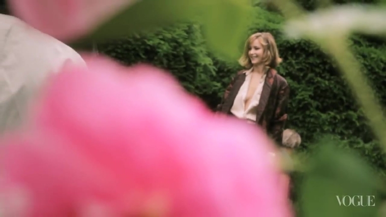 Behind_the_Scenes_with_Jennifer_Lawrence_on_Her_Cover_Shoot_-_Vogue_Diaries_129.jpg