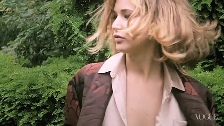 Behind_the_Scenes_with_Jennifer_Lawrence_on_Her_Cover_Shoot_-_Vogue_Diaries_131.jpg