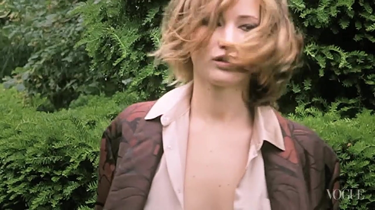 Behind_the_Scenes_with_Jennifer_Lawrence_on_Her_Cover_Shoot_-_Vogue_Diaries_133.jpg