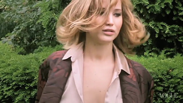 Behind_the_Scenes_with_Jennifer_Lawrence_on_Her_Cover_Shoot_-_Vogue_Diaries_134.jpg