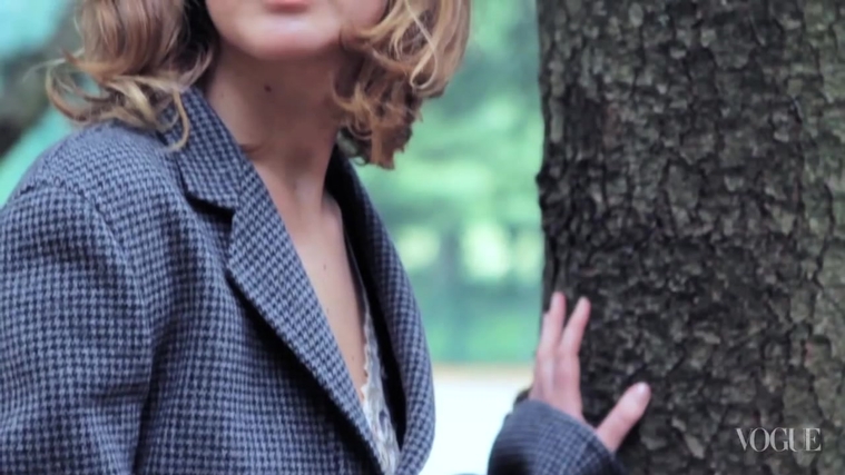 Behind_the_Scenes_with_Jennifer_Lawrence_on_Her_Cover_Shoot_-_Vogue_Diaries_151.jpg