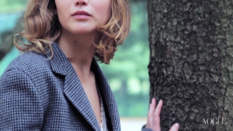 Behind_the_Scenes_with_Jennifer_Lawrence_on_Her_Cover_Shoot_-_Vogue_Diaries_153.jpg