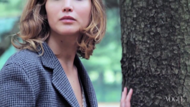Behind_the_Scenes_with_Jennifer_Lawrence_on_Her_Cover_Shoot_-_Vogue_Diaries_154.jpg