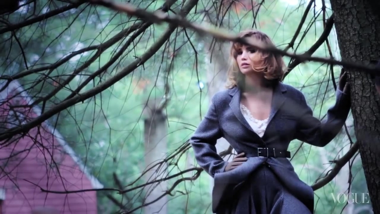 Behind_the_Scenes_with_Jennifer_Lawrence_on_Her_Cover_Shoot_-_Vogue_Diaries_158.jpg