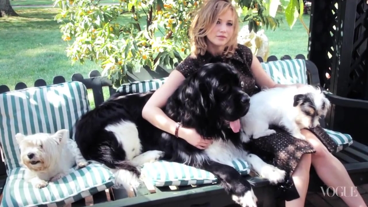 Behind_the_Scenes_with_Jennifer_Lawrence_on_Her_Cover_Shoot_-_Vogue_Diaries_176.jpg