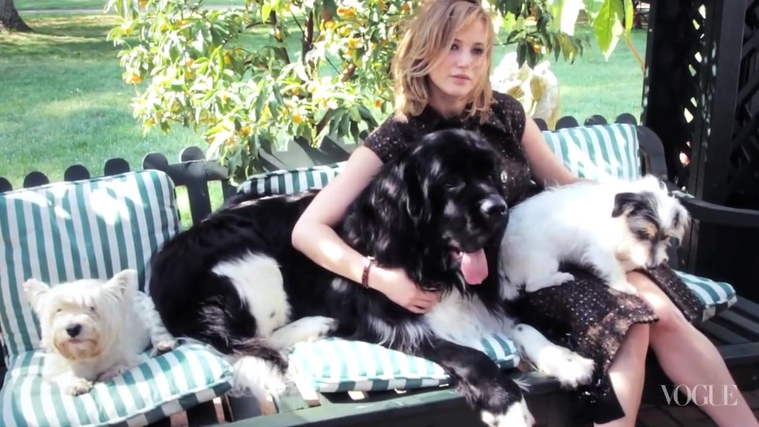 Behind_the_Scenes_with_Jennifer_Lawrence_on_Her_Cover_Shoot_-_Vogue_Diaries_179.jpg