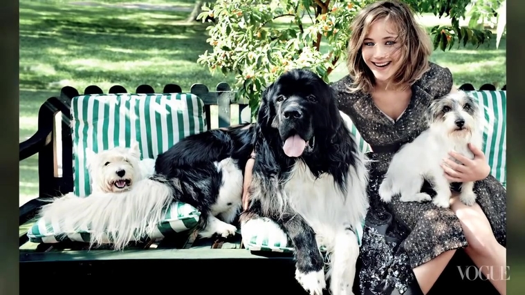 Behind_the_Scenes_with_Jennifer_Lawrence_on_Her_Cover_Shoot_-_Vogue_Diaries_200.jpg
