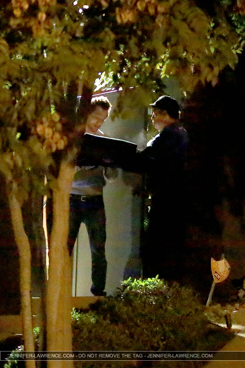 December_12_-_Arriving_at_Gabe_Polsky_s_home_in_Beverly_Hills_281229.jpg