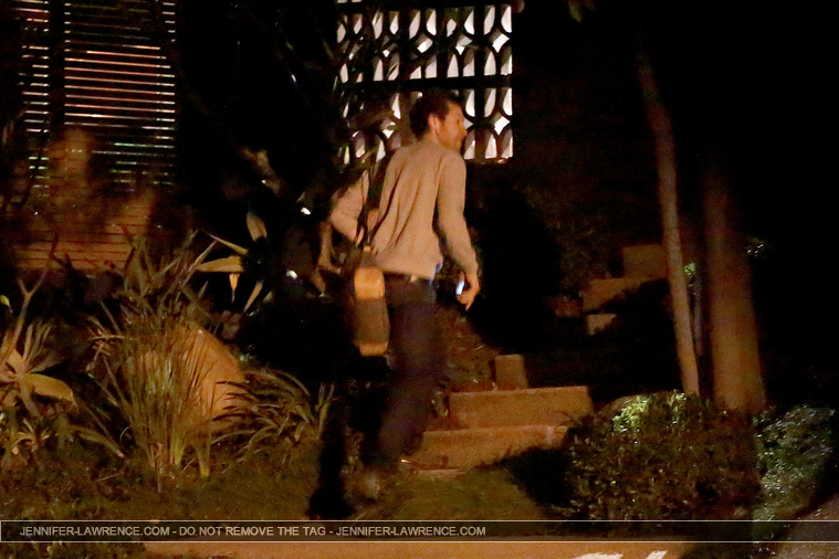 December_12_-_Arriving_at_Gabe_Polsky_s_home_in_Beverly_Hills_281329.jpg