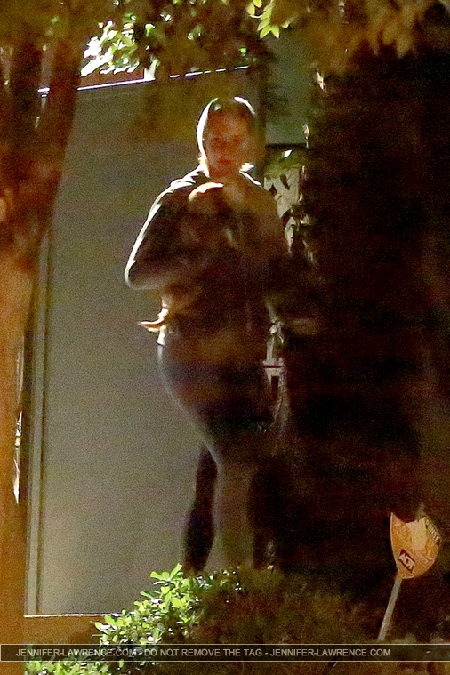 December_12_-_Arriving_at_Gabe_Polsky_s_home_in_Beverly_Hills_281529.jpg