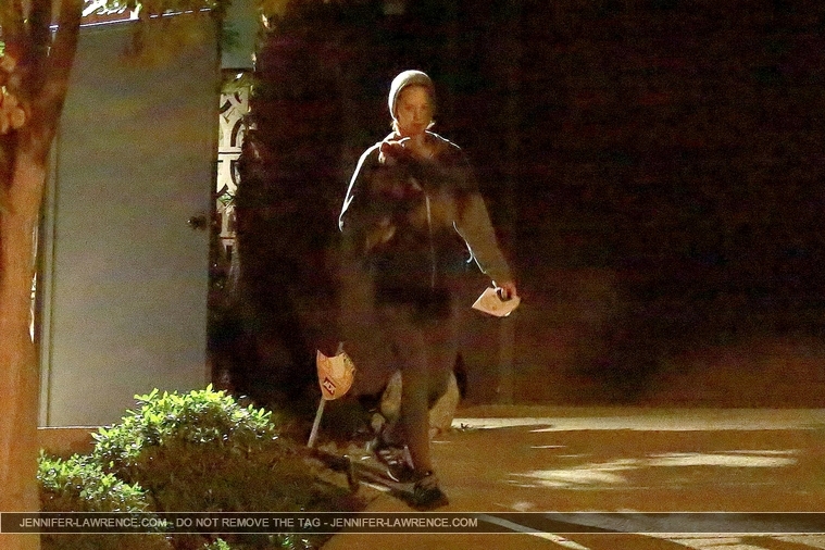December_12_-_Arriving_at_Gabe_Polsky_s_home_in_Beverly_Hills_281629.jpg