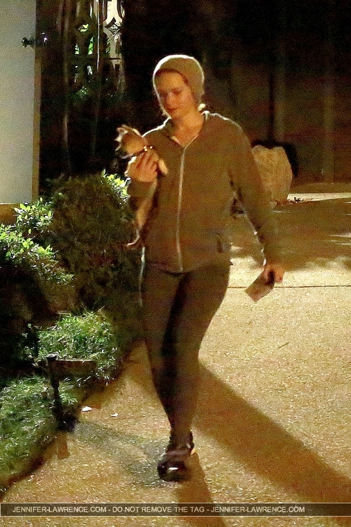 December_12_-_Arriving_at_Gabe_Polsky_s_home_in_Beverly_Hills_281829.jpg