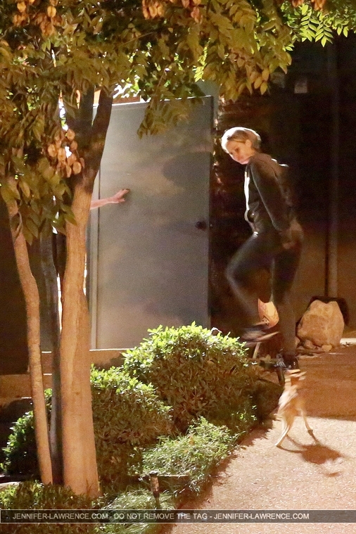 December_12_-_Arriving_at_Gabe_Polsky_s_home_in_Beverly_Hills_281929.jpg