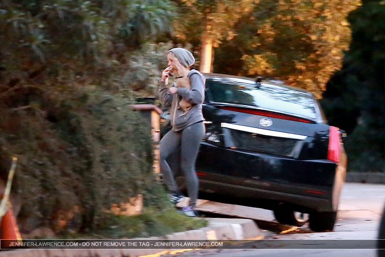 December_12_-_Arriving_at_Gabe_Polsky_s_home_in_Beverly_Hills_282329.jpg