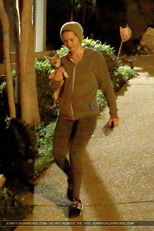 December_12_-_Arriving_at_Gabe_Polsky_s_home_in_Beverly_Hills_283429.jpg