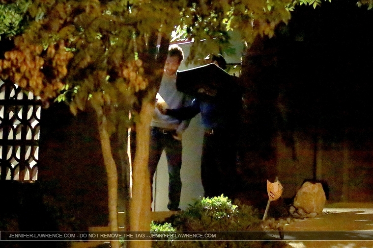 December_12_-_Arriving_at_Gabe_Polsky_s_home_in_Beverly_Hills_283729.jpg