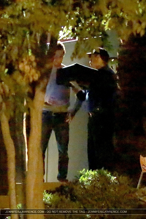 December_12_-_Arriving_at_Gabe_Polsky_s_home_in_Beverly_Hills_283929.jpg