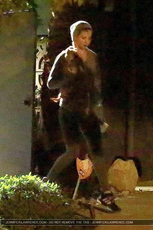 December_12_-_Arriving_at_Gabe_Polsky_s_home_in_Beverly_Hills_284129.jpg