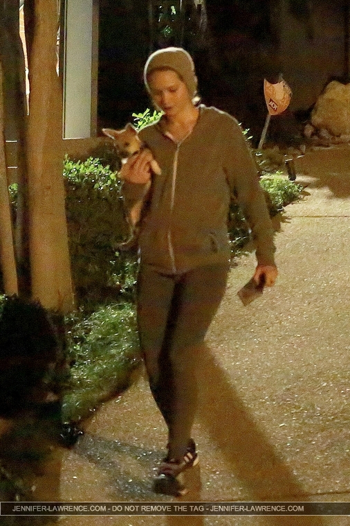 December_12_-_Arriving_at_Gabe_Polsky_s_home_in_Beverly_Hills_284329.jpg
