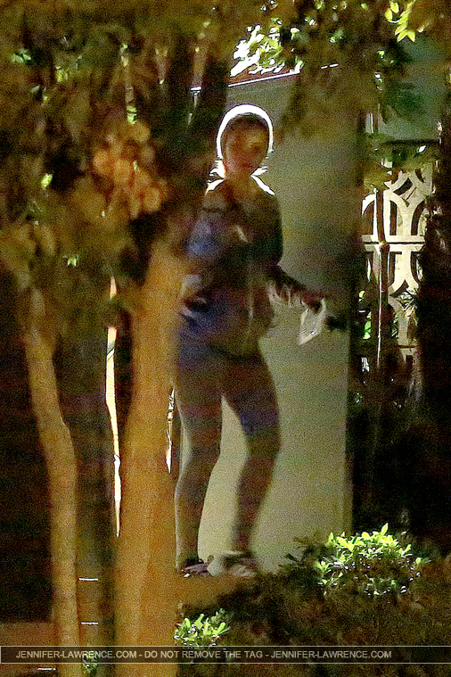 December_12_-_Arriving_at_Gabe_Polsky_s_home_in_Beverly_Hills_284729.jpg
