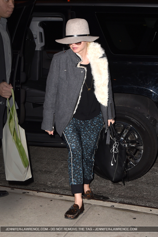 December_14_-_Arriving_at_her_hotel_in_New_York_28529.jpg