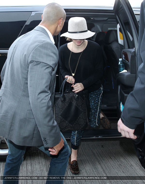 December_14_-_Departing_LAX_Airport_in_Los_Angeles_288529.jpg