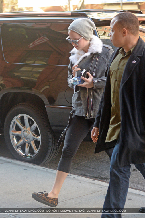 December_15_-_Returning_to_her_hotel_after_doing_some_work_out_at_the_gym_in_New_York_281929.jpg